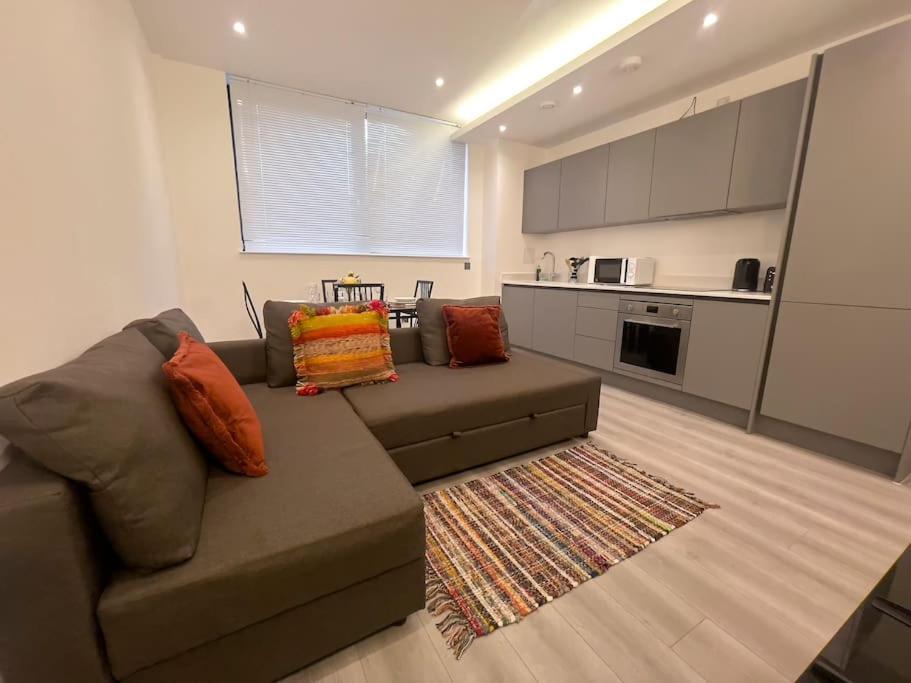Lovely 2 Double Bedroom Flat With Free Parking - At The Atrium Mk Milton Keynes Zewnętrze zdjęcie