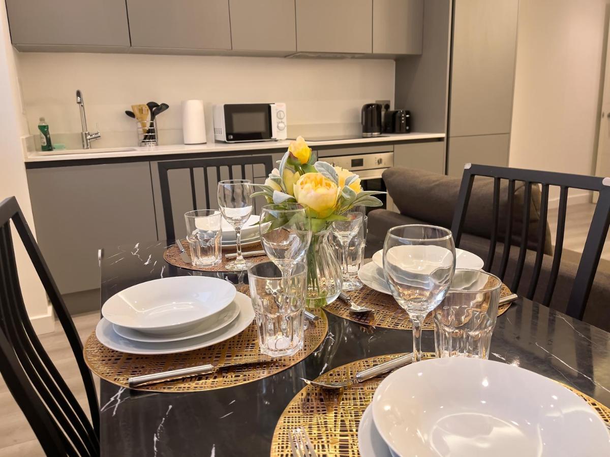 Lovely 2 Double Bedroom Flat With Free Parking - At The Atrium Mk Milton Keynes Zewnętrze zdjęcie