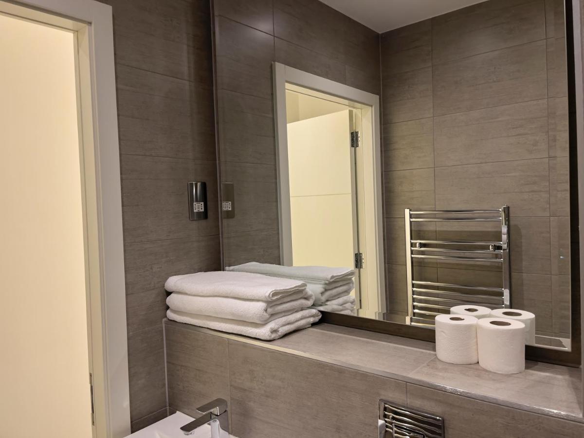 Lovely 2 Double Bedroom Flat With Free Parking - At The Atrium Mk Milton Keynes Zewnętrze zdjęcie