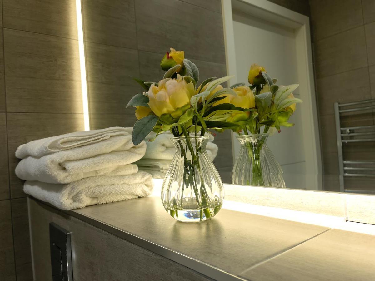 Lovely 2 Double Bedroom Flat With Free Parking - At The Atrium Mk Milton Keynes Zewnętrze zdjęcie