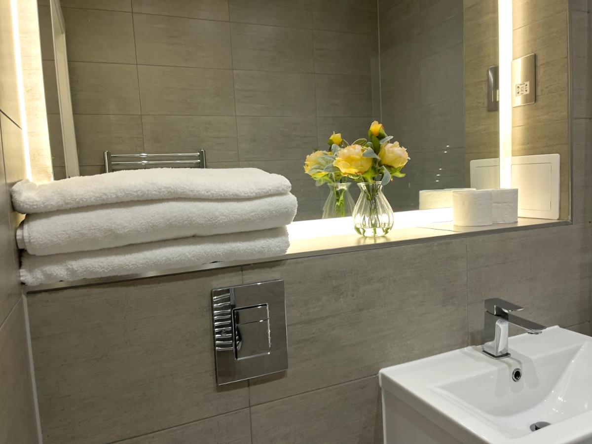 Lovely 2 Double Bedroom Flat With Free Parking - At The Atrium Mk Milton Keynes Zewnętrze zdjęcie
